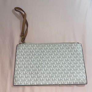 Mickael Kors Clotch Purse